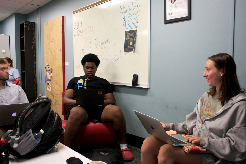 Classmates work together with a writing center staffer on brainstorming.